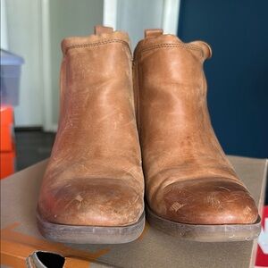 Classic Tan Leather Chelsea Boots with Rounded Toe